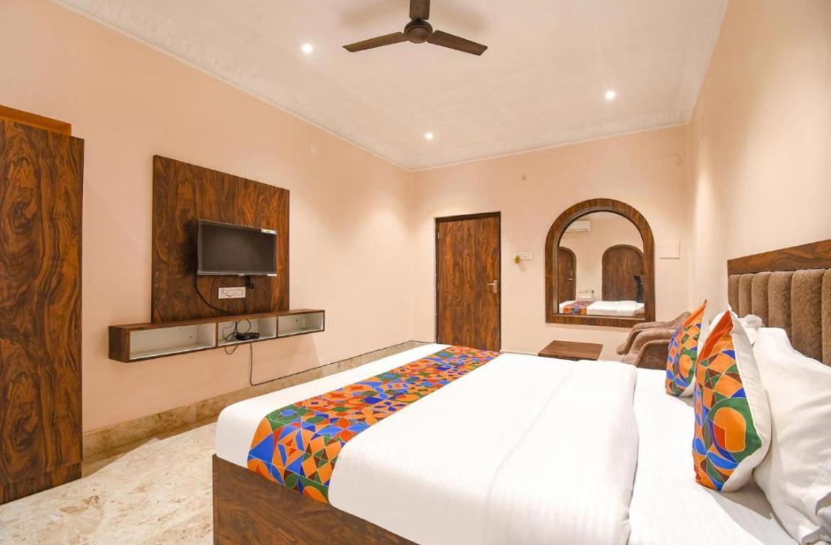 Hotel Whitehouse Ac Family Room Agra  Exterior photo