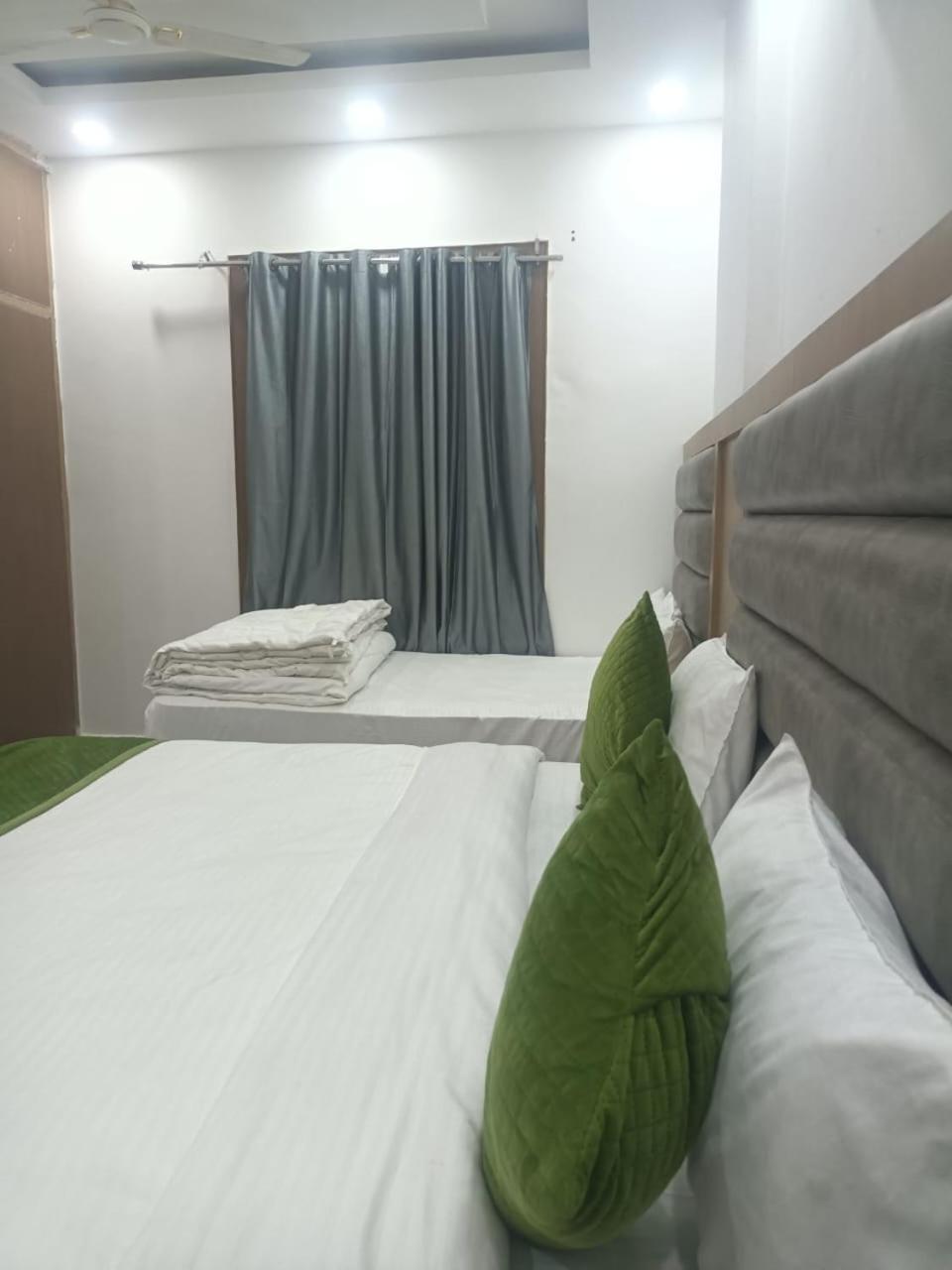 Hotel Whitehouse Ac Family Room Agra  Exterior photo